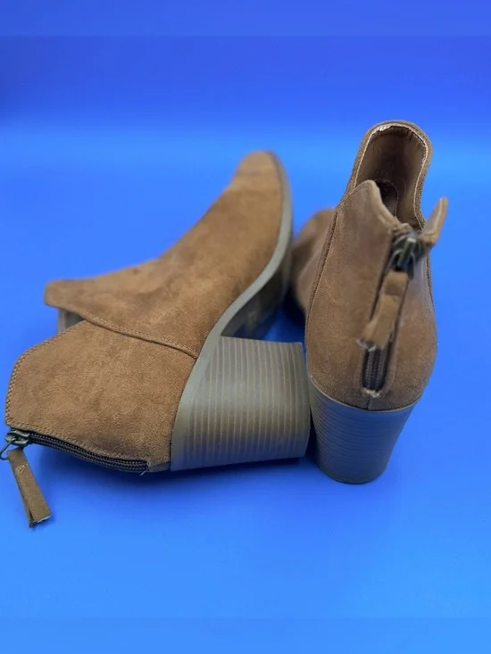 Forever 21 Faux Suede V-Cut Ankle Booties-Womens Size 8 - Picture 2 of 11